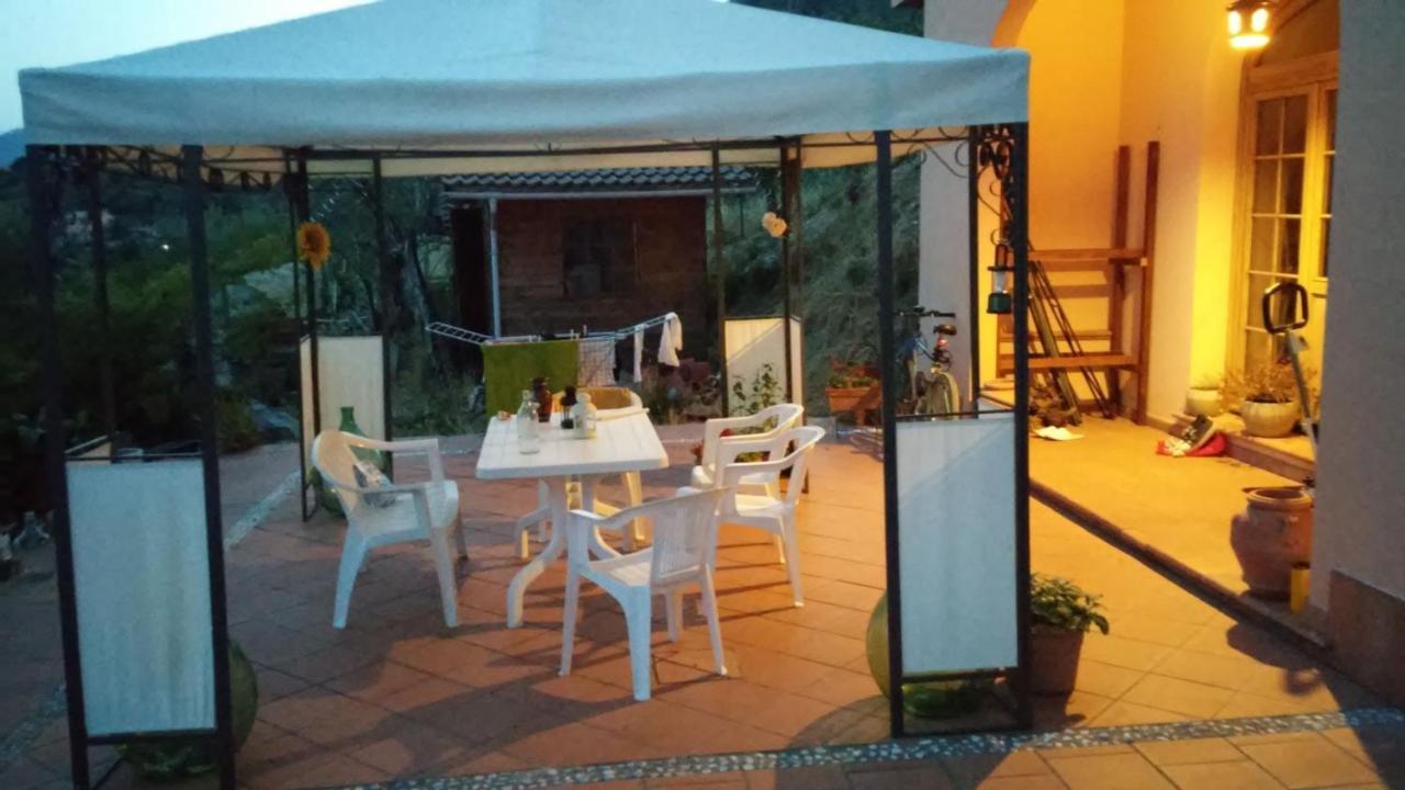 Room In Villa - Room In The Hills With Garden And Sea View San Salvatore  Bagian luar foto