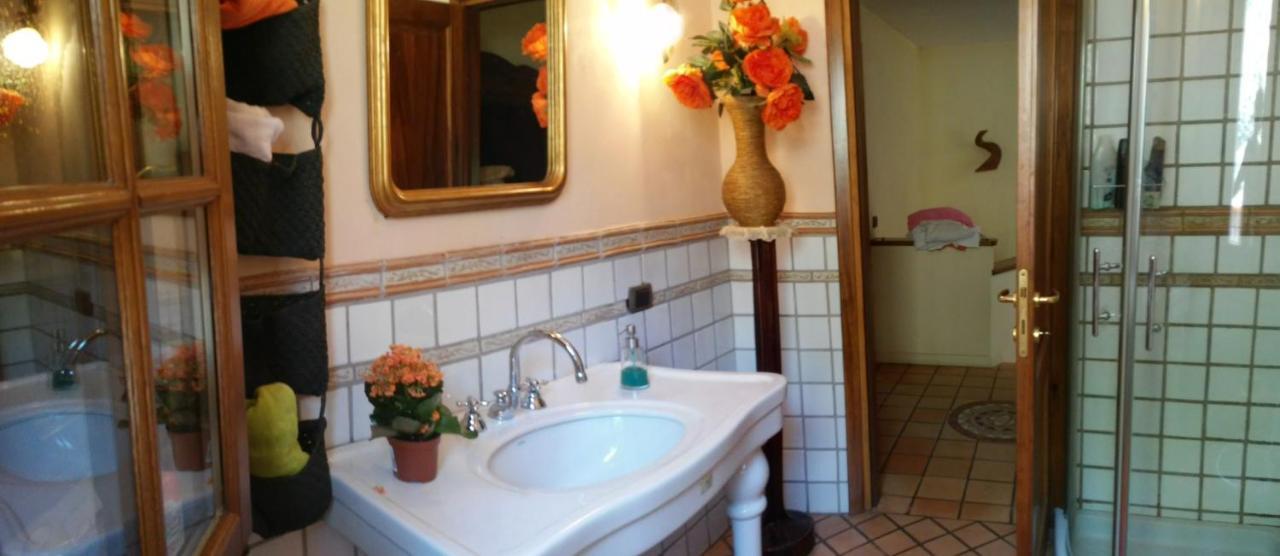 Room In Villa - Room In The Hills With Garden And Sea View San Salvatore  Bagian luar foto